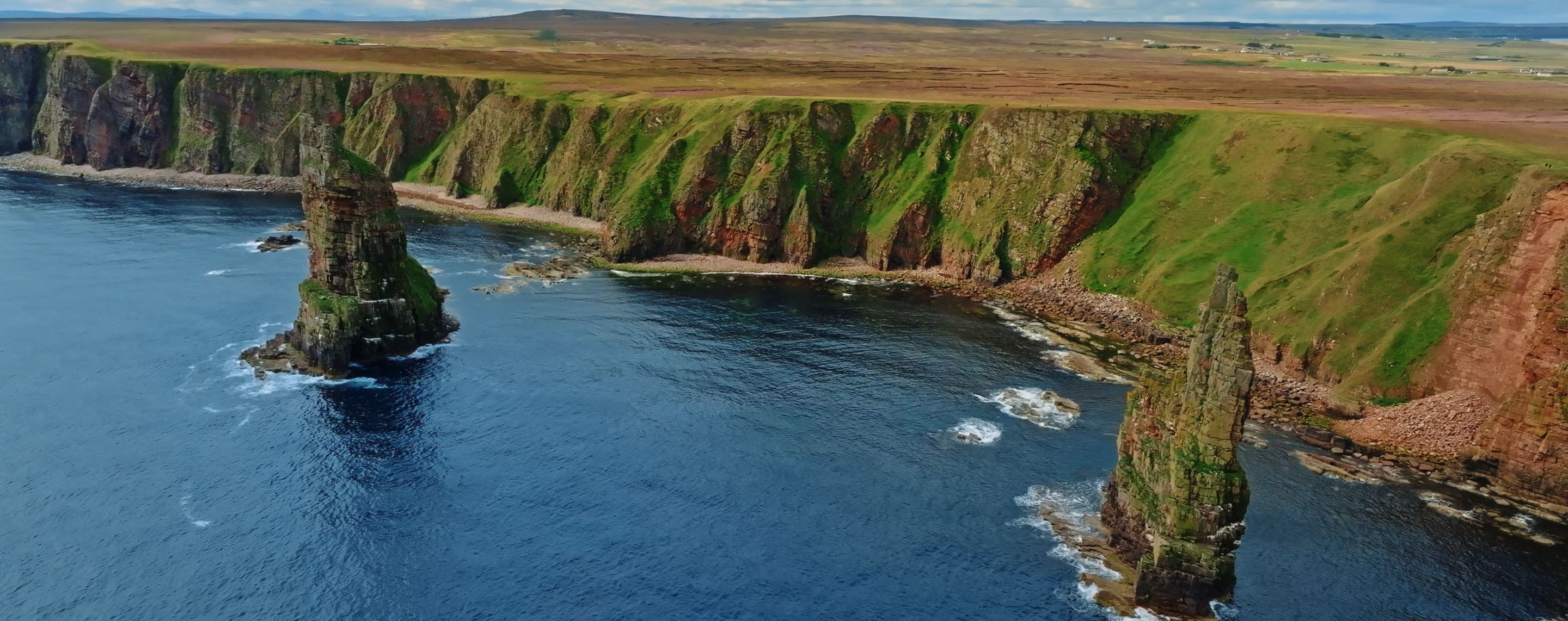 Prise de vue aérienne drone stabilisé, the stacks, scotland